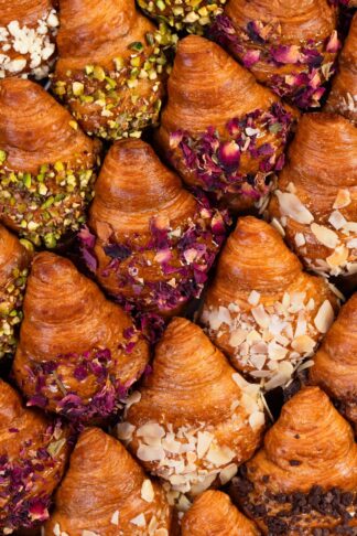 Box z mini croissantami na słodko
