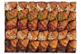 Box z mini croissantami na słodko