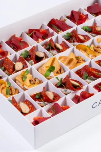Box z tapasami z wegańskim mięsem – Vegan